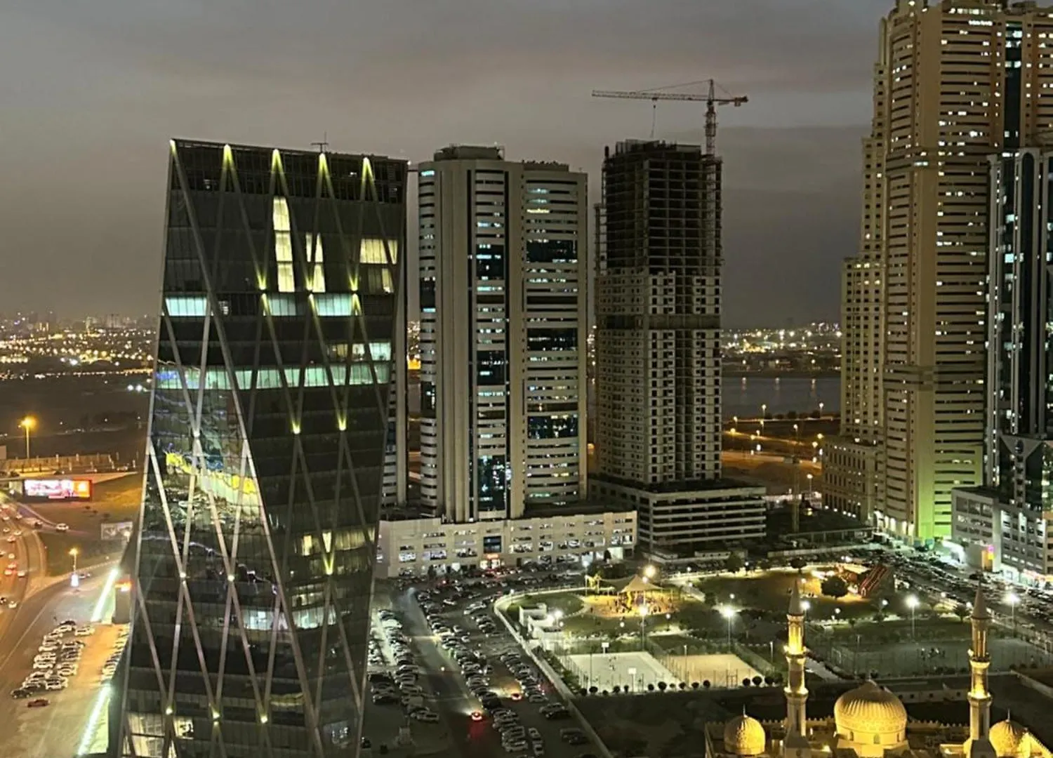 Entire 1-Bedroom Apartment In Sharjah Tower