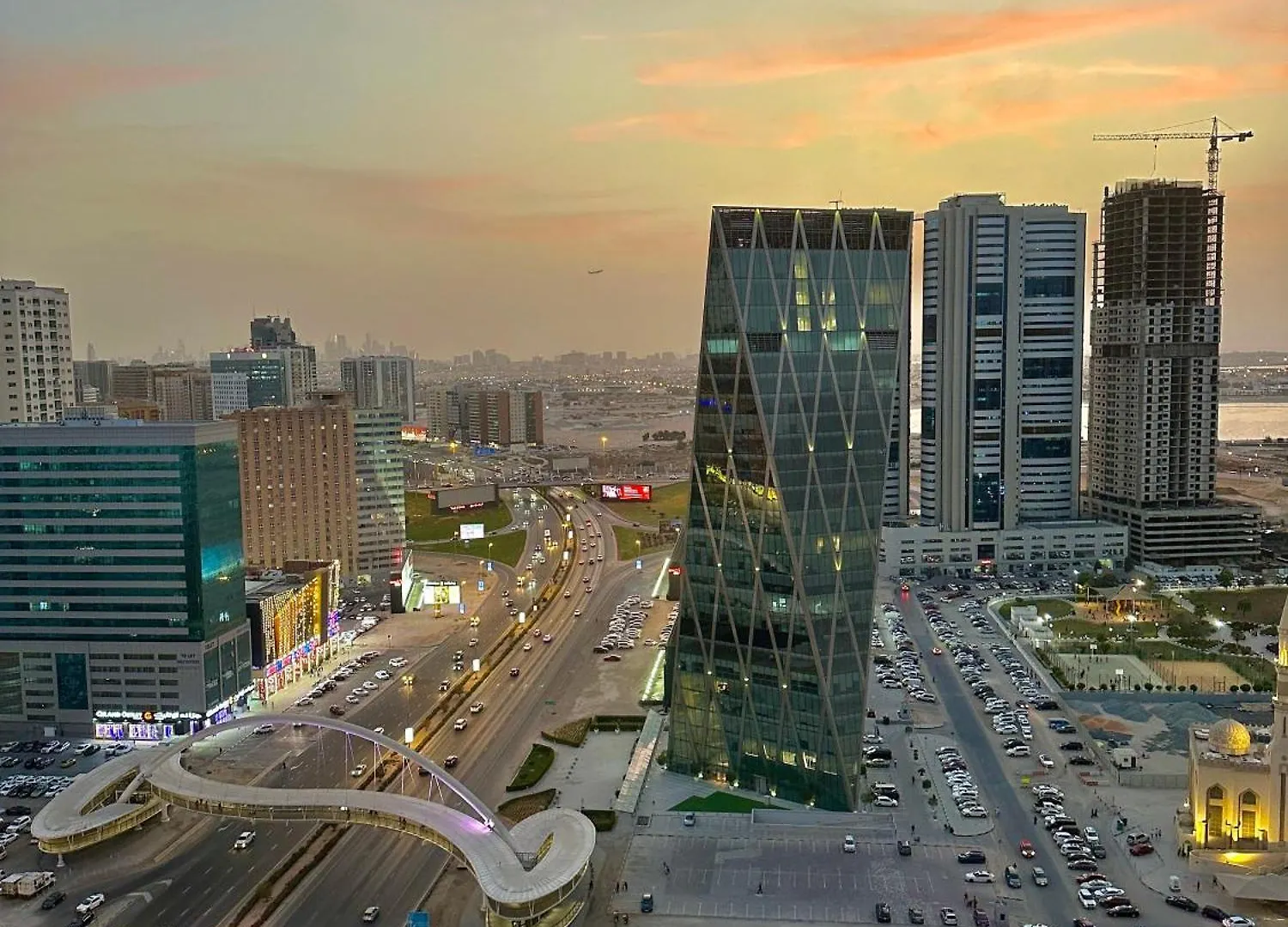 Entire 1-Bedroom Apartment In Sharjah Tower
