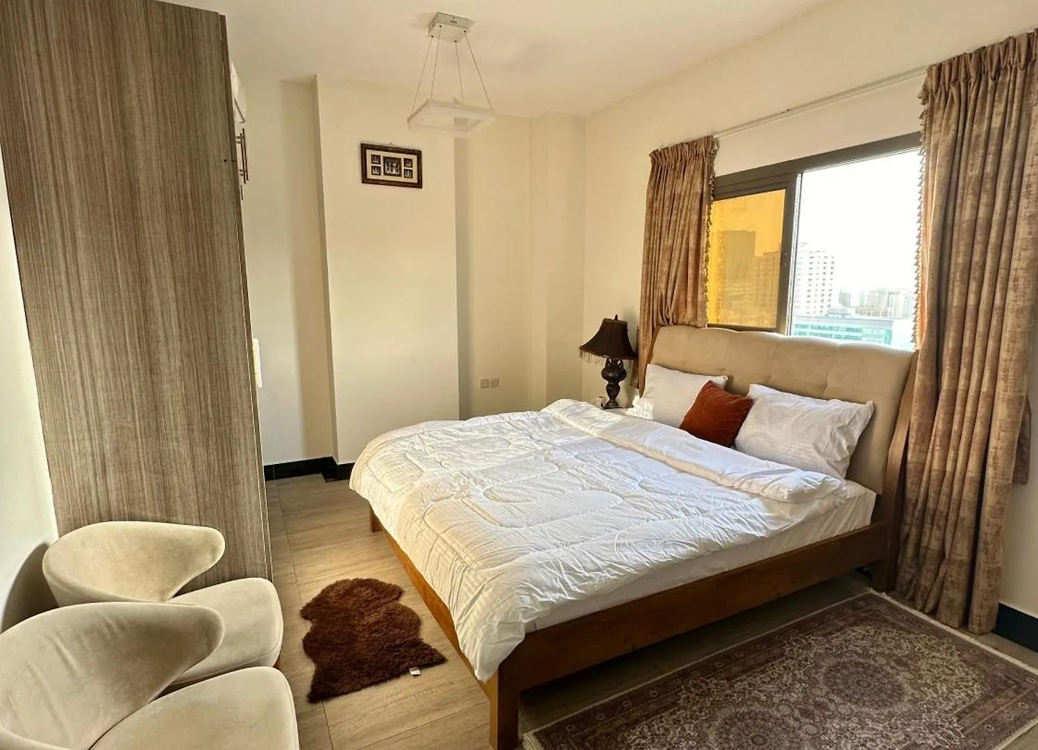 Entire 1-Bedroom Apartment In Sharjah Tower 0*,